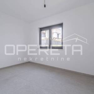 Istra, Poreč okolica- trosoban stan 1. kat s krovnom terasom
