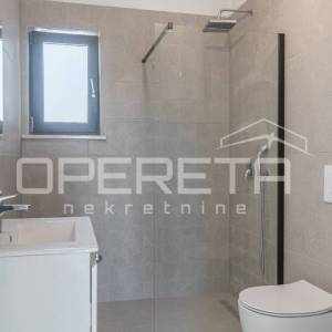 Istra, Poreč okolica- trosoban stan 1. kat s krovnom terasom
