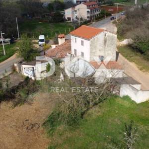 ISTRA, POREČ - Poslovni prostor s građevinskim zemljištem