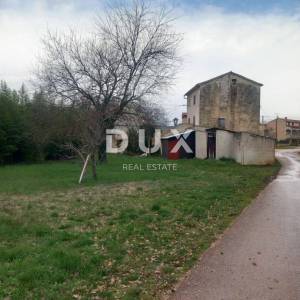 ISTRA, POREČ - Poslovni prostor s građevinskim zemljištem