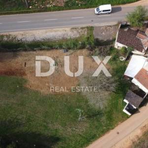 ISTRA, POREČ - Poslovni prostor s građevinskim zemljištem