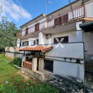 ISTRA, POREČ - Prostrana kuća za adaptaciju u mirnom djelu grada