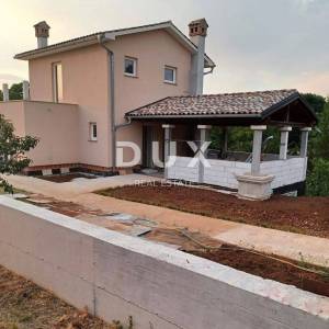 ISTRA, POREČ - Prostrana kuća na velikoj okućnici, PRILIKA!!!