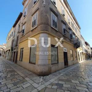 ISTRA, POREČ - Prostrani stan u srcu starog grada