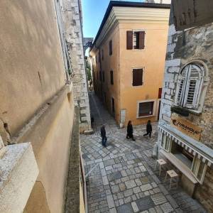 ISTRA, POREČ - Prostrani stan u srcu starog grada