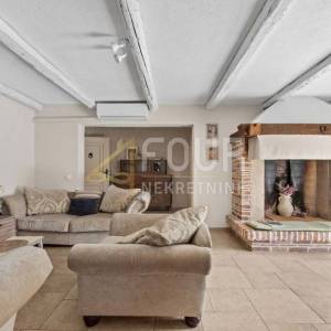 Istra, Poreč, šarmantna kuća s bazenom, 180m2