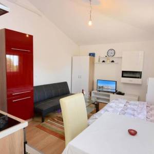 ISTRA, POREČ - Simpatična kuća s tri stambene jedinice