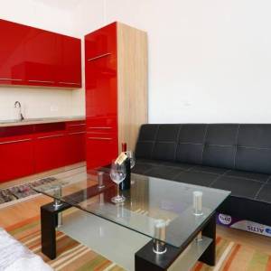 ISTRA, POREČ - Simpatična kuća s tri stambene jedinice