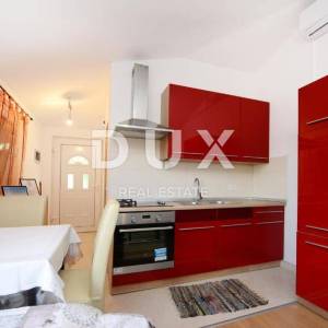 ISTRA, POREČ - Simpatična kuća s tri stambene jedinice