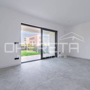 Istra, Poreč-trosoban stan s vrtom u prizemlju

