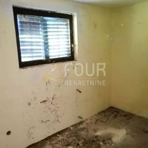 Istra, Poreč, zemljište 1.880m2 sa započetom gradnjom
