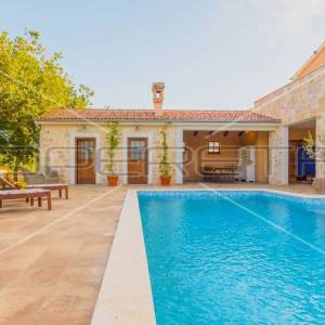 Istra, prekrasna villa sa šest spavaćih soba na mirnoj lokaciji