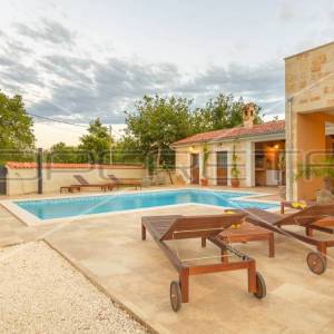 Istra, prekrasna villa sa šest spavaćih soba na mirnoj lokaciji