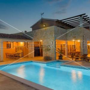 Istra, prekrasna villa sa šest spavaćih soba na mirnoj lokaciji