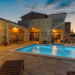 Istra, prekrasna villa sa šest spavaćih soba na mirnoj lokaciji