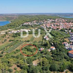 ISTRA, PREMANTURA Građevinsko zemljište 200 metara od mora! PRILIKA ZA INVESTICIJU!