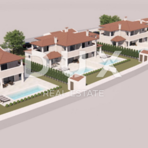 ISTRA, PREMANTURA - Kompleks od 4 obiteljske građevine - 200 m OD PLAŽE!!