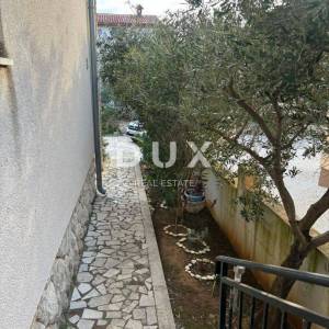 ISTRA, PREMANTURA Kuća s 3 stana i garažom blizu mora!