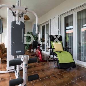 ISTRA, PREMANTURA - Obiteljska kuća s bazenom nadomak plaža
