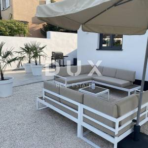 ISTRA, PREMANTURA - Predivan stan s privatnim dvorištem, udaljen svega 700m od prirodnih plaža