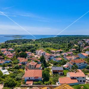 Istra, Premantura, stan 103 m2 na super lokaciji, samo 400 m od plaže
