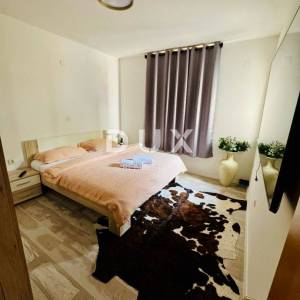 ISTRA, PREMANTURA - Stan s vrtom i bazenom u neposrednoj blizini mora!
