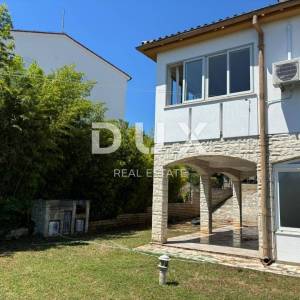 ISTRA, PREMANTURA - Velika kuća s garažom i 3 stambene jedinice!