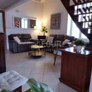 Istra, Pula, 69.90m2, dvoetažni 2s+db