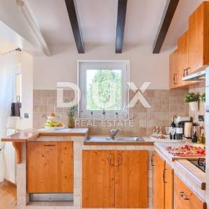 ISTRA PULA - Apartmanska kuća s bazenom nadomak plaža