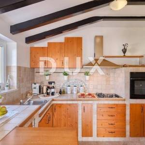 ISTRA PULA - Apartmanska kuća s bazenom nadomak plaža
