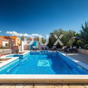 ISTRA PULA - Apartmanska kuća s bazenom nadomak plaža
