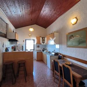 ISTRA, PULA - Apartmanska kuća na mirnoj i traženoj lokaciji!