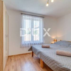 ISTRA, PULA - Apartmanska kuća s bazenom i uređenom okućnicom