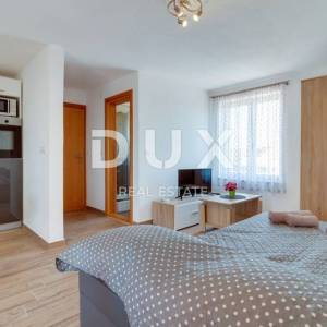 ISTRA, PULA - Apartmanska kuća s bazenom i uređenom okućnicom