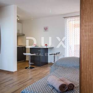 ISTRA, PULA - Apartmanska kuća s bazenom i uređenom okućnicom