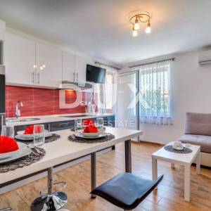 ISTRA, PULA - Apartmanska kuća s bazenom i uređenom okućnicom