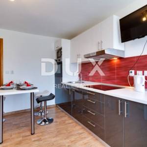 ISTRA, PULA - Apartmanska kuća s bazenom i uređenom okućnicom
