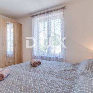 ISTRA, PULA - Apartmanska kuća s bazenom i uređenom okućnicom