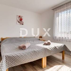 ISTRA, PULA - Apartmanska kuća s bazenom i uređenom okućnicom
