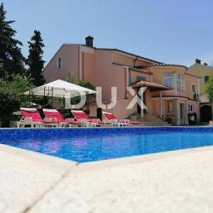 ISTRA, PULA - Apartmanska kuća u strogome centru s bazenom i okućnicom