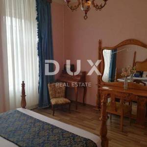 ISTRA, PULA - Apartmanska kuća u strogome centru s bazenom i okućnicom