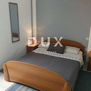 ISTRA, PULA - Apartmanska kuća u strogome centru s bazenom i okućnicom