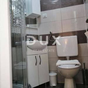 ISTRA, PULA - Apartmanska kuća u strogome centru s bazenom i okućnicom