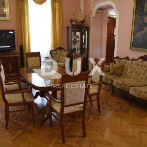 ISTRA, PULA - Apartmanska kuća u strogome centru s bazenom i okućnicom