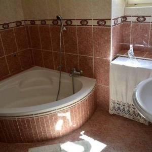 ISTRA, PULA - Apartmanska kuća u strogome centru s bazenom i okućnicom
