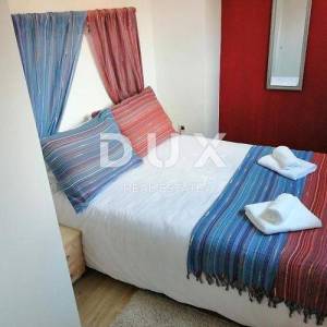 ISTRA, PULA - Apartmanska kuća u strogome centru s bazenom i okućnicom