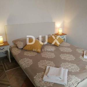 ISTRA, PULA - Apartmanska kuća u strogome centru s bazenom i okućnicom