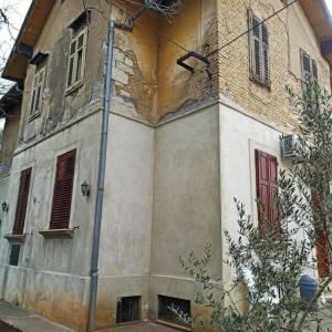 ISTRA, PULA - Austrougarska vila za renovaciju u blizini mora 