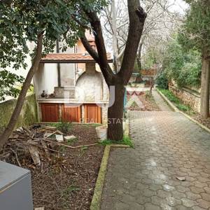 ISTRA, PULA - Austrougarska vila za renovaciju u blizini mora 