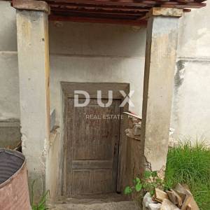 ISTRA, PULA - Austrougarska vila za renovaciju u blizini mora 